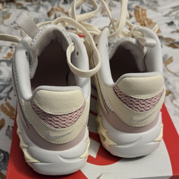 Nike Zoom Air Fire Women's White and Cream Sneakers - Picture 5 of 10